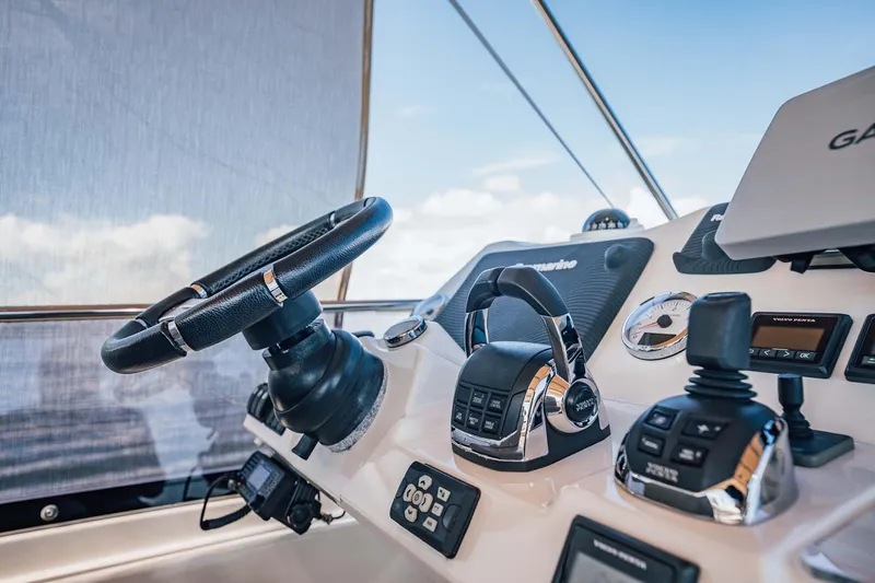 J's Band II Yacht Photos Pics 