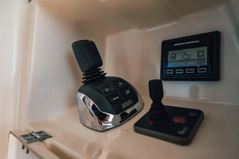 J's Band II Yacht Photos Pics 