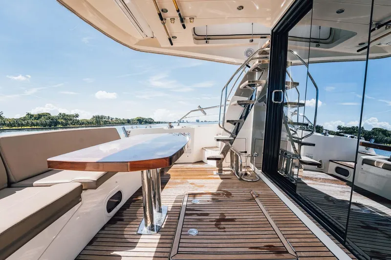 J's Band II Yacht Photos Pics 