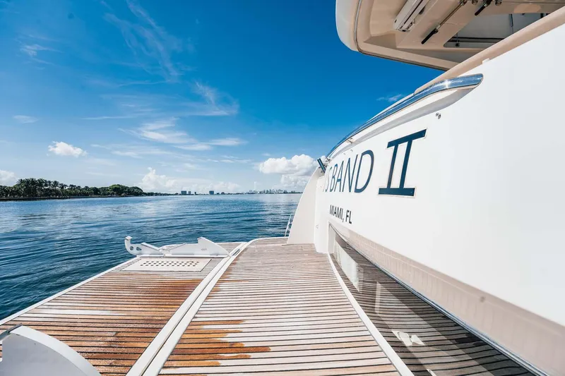 J's Band II Yacht Photos Pics 