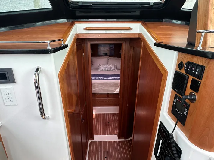 Privateer Yacht Photos Pics 