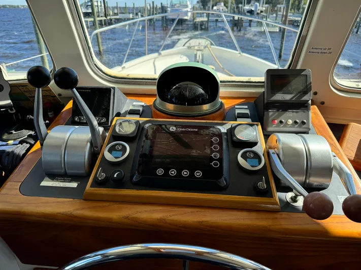 Stella Yacht Photos Pics Pilothouse Helm