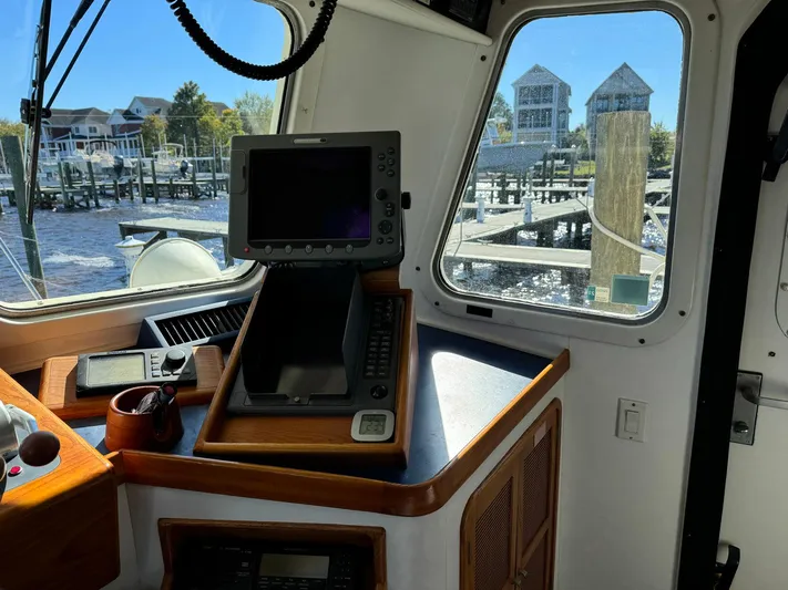 Stella Yacht Photos Pics Pilothouse Radar