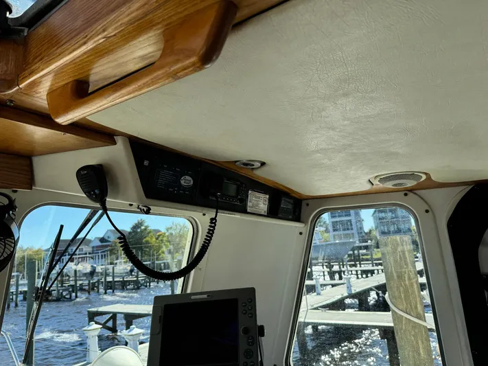 Stella Yacht Photos Pics Pilothouse Overhead Starboard