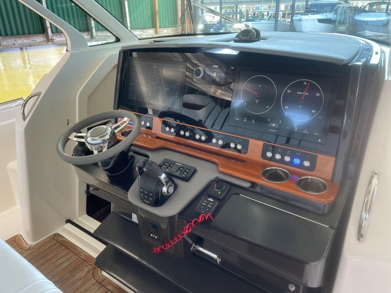 2020 Tiara Sport 38 LS