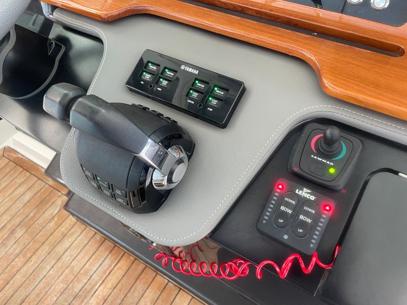 2020 Tiara Sport 38 LS