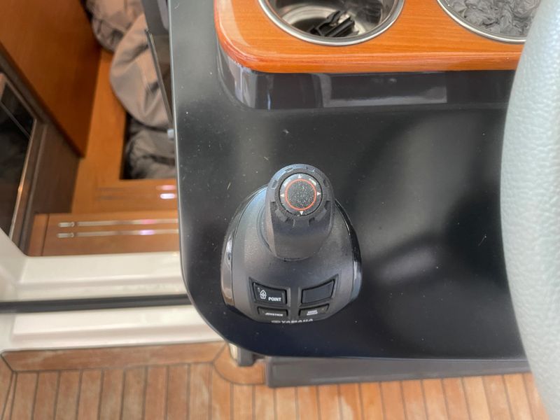2020 Tiara Sport 38 LS