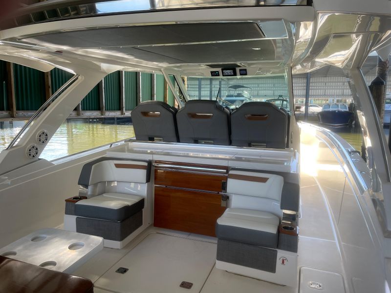 2020 Tiara Sport 38 LS