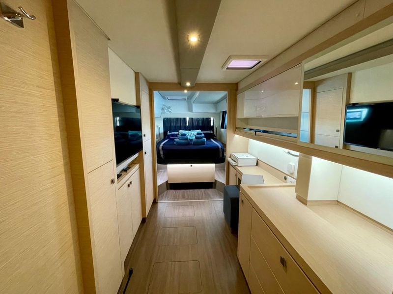 2019 Fountaine Pajot Saona 47