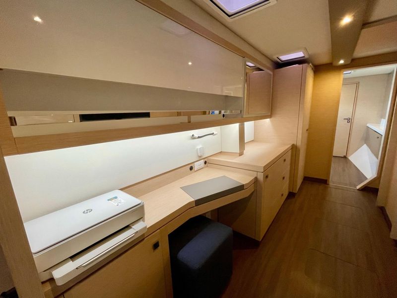 2019 Fountaine Pajot Saona 47