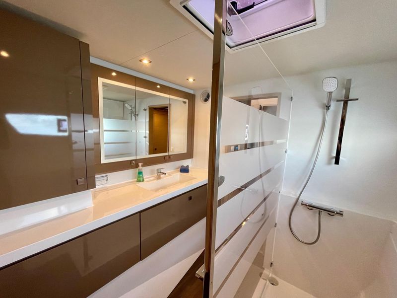 2019 Fountaine Pajot Saona 47
