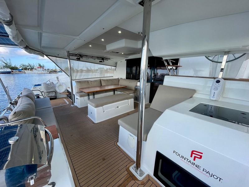2019 Fountaine Pajot Saona 47