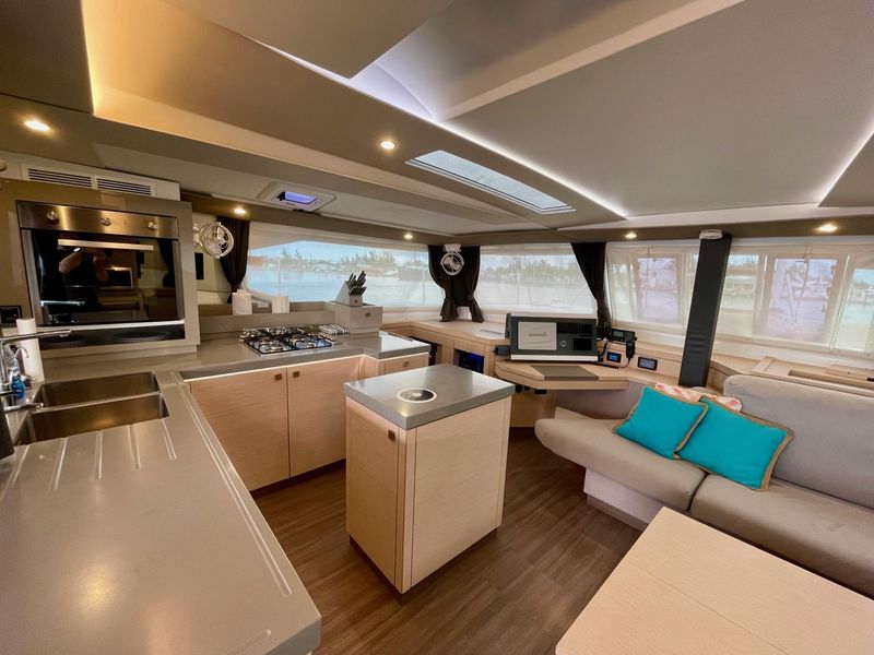 2019 Fountaine Pajot Saona 47