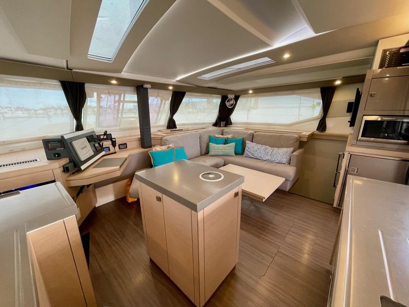 2019 Fountaine Pajot Saona 47