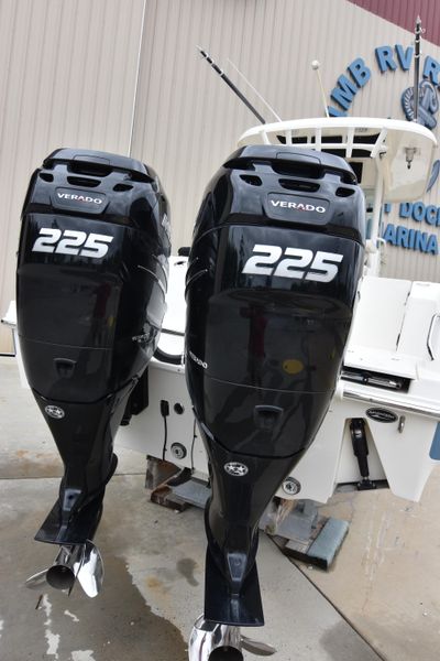 2017 Boston Whaler 250 Outrage