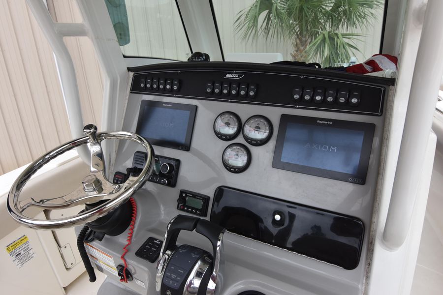 2017 Boston Whaler 250 Outrage