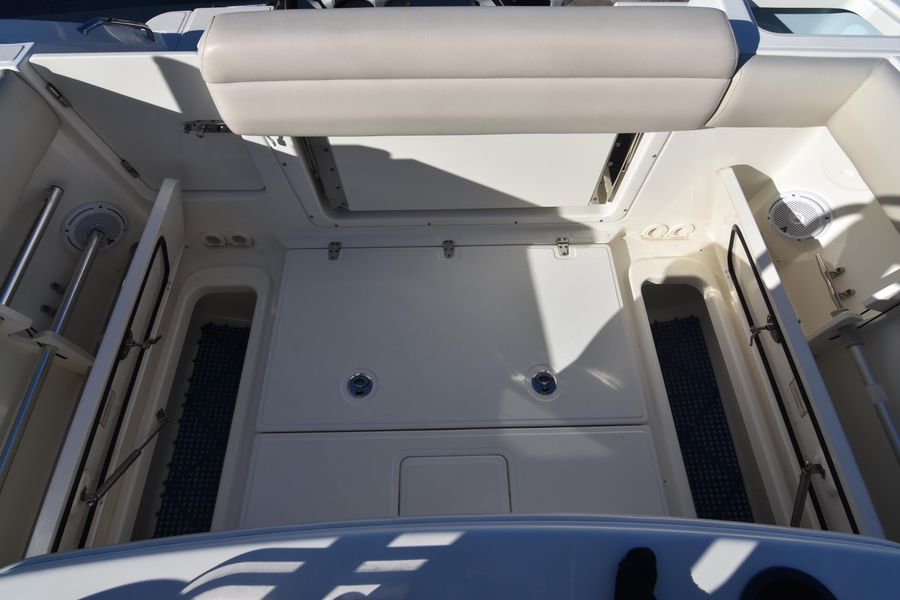 2017 Boston Whaler 250 Outrage