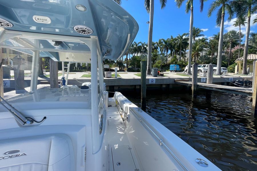 2022 Cobia 320 Center Console