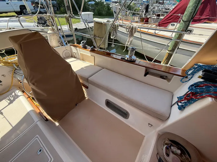 Moonsplash Yacht Photos Pics 1987 Island Packet 38 sailboat cockpit with seating, ropes, and covered equipment.