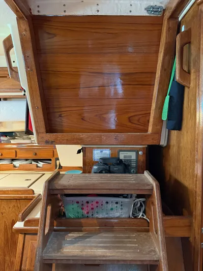 Moonsplash Yacht Photos Pics Interior of 1987 Island Packet 38 sailboat with wooden steps and storage area.