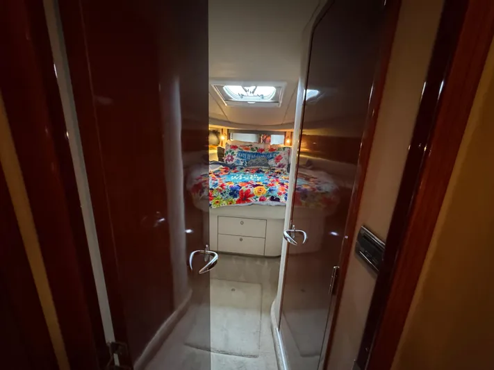 Dani Mar Yacht Photos Pics Luxurious cabin interior of 2003 Sea Ray 500 Sundancer with floral bedding.