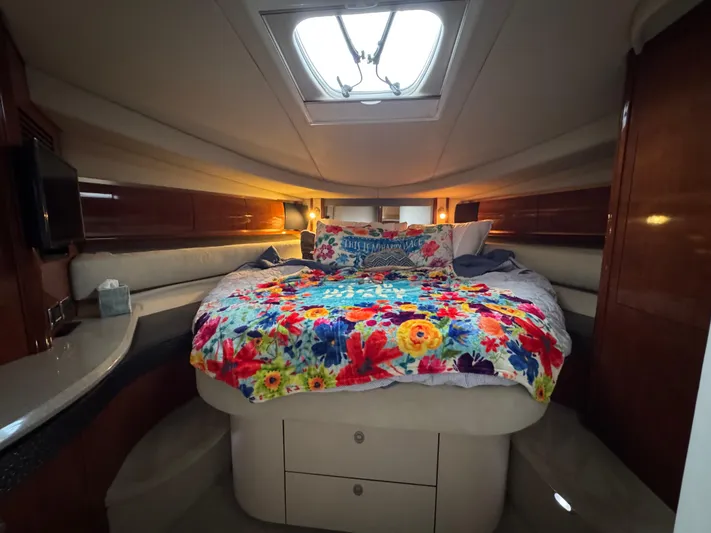 Dani Mar Yacht Photos Pics Luxurious cabin interior of 2003 Sea Ray 500 Sundancer with colorful bedding.