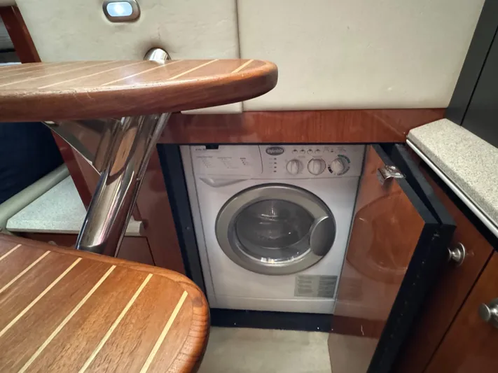 Dani Mar Yacht Photos Pics 2003 Sea Ray 500 Sundancer interior with built-in washer under wooden stairs.
