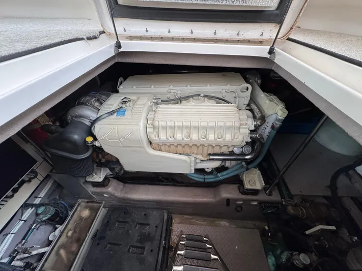 Dani Mar Yacht Photos Pics Engine compartment of a 2003 Sea Ray 500 Sundancer boat.