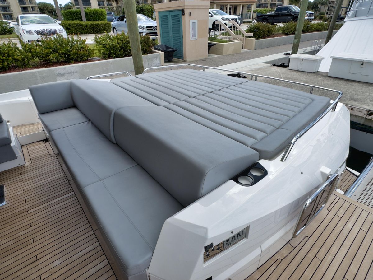 2020 Sunseeker 74 
