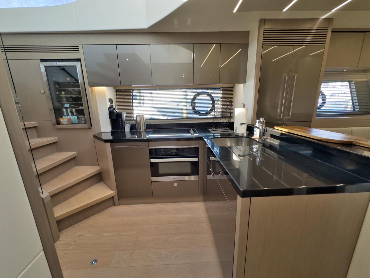 2020 Sunseeker 74 