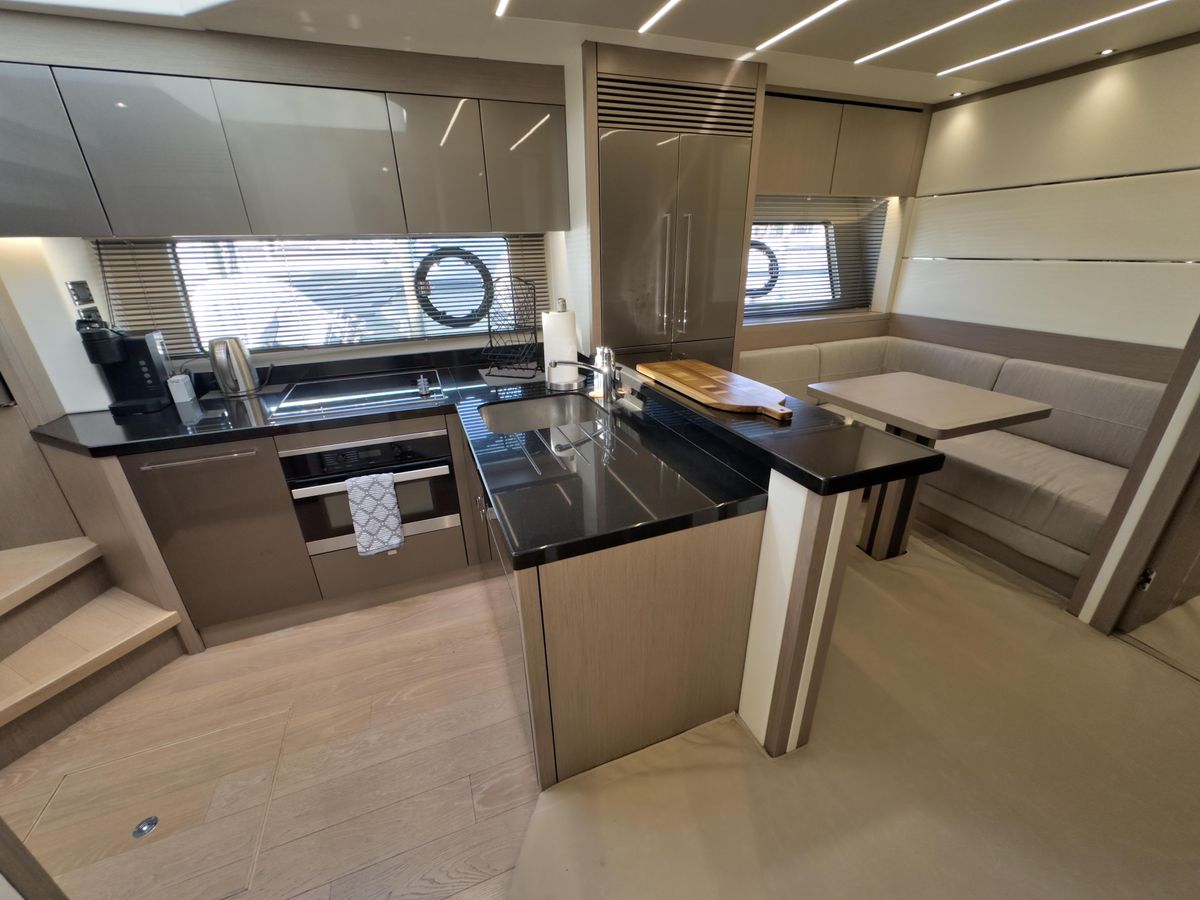 2020 Sunseeker 74 