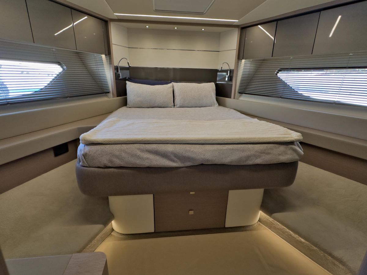 2020 Sunseeker 74 