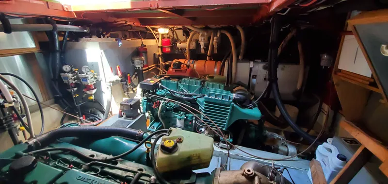  Yacht Photos Pics Engine Compartment (starboard)  Volvo Diesel (2353 Hrs,)