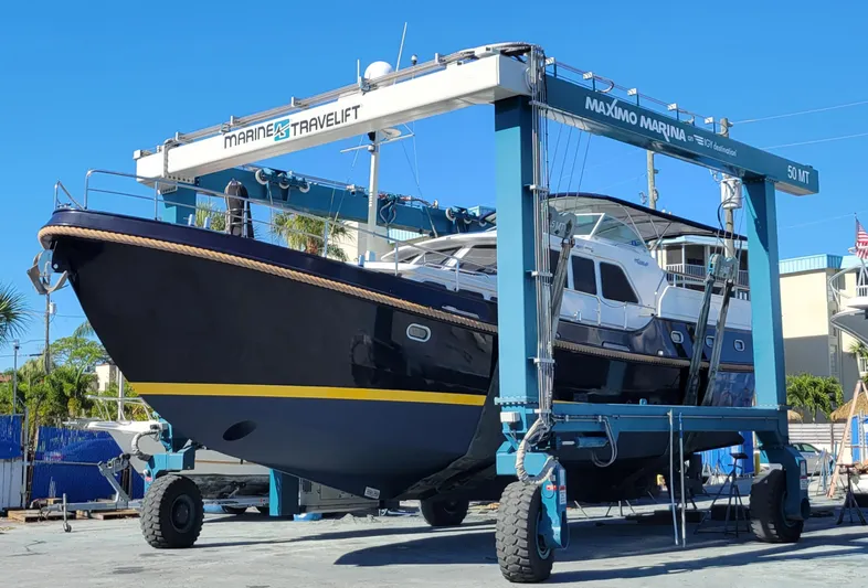  Yacht Photos Pics 2002 Linssen 470 Grand Sturdy Trawler
