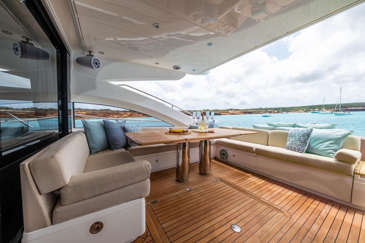 2015 Princess 74 