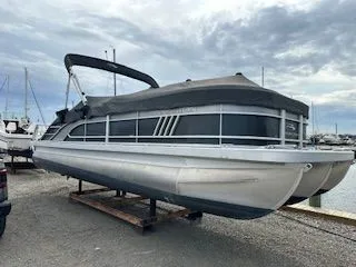 Bennington 23 LSB