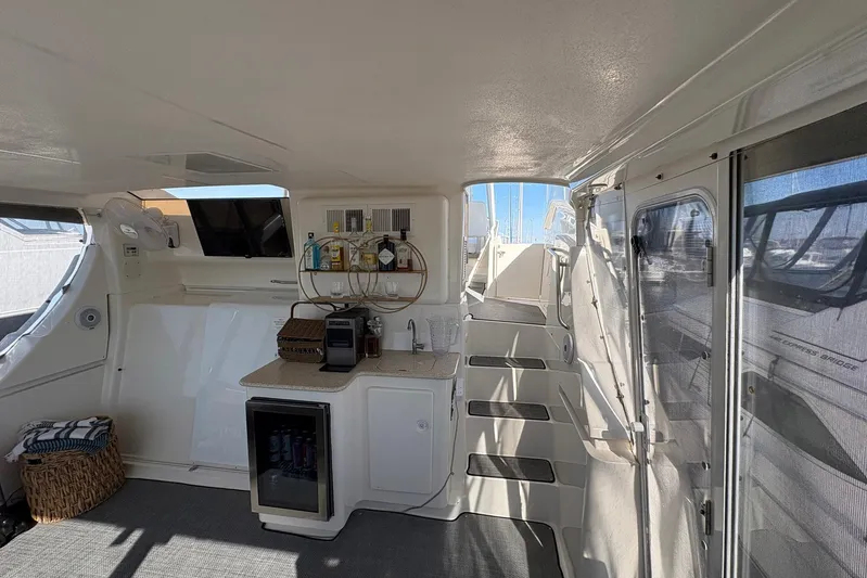 Lola's Ark III Yacht Photos Pics Interior of 2001 Silverton 453 Motor Yacht with kitchenette and seating area.