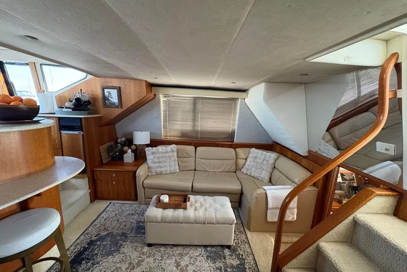 Lola's Ark III Yacht Photos Pics Luxurious interior of 2001 Silverton 453 Motor Yacht with cozy seating and elegant decor.