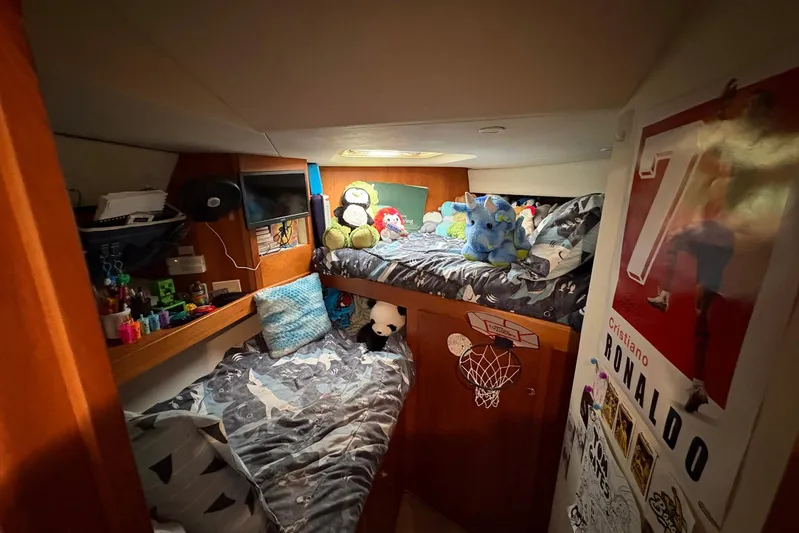 Lola's Ark III Yacht Photos Pics Cozy cabin in 2001 Silverton 453 Motor Yacht with bunk beds and playful decor.