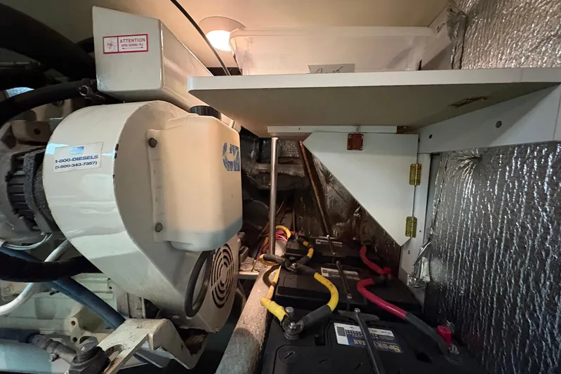 Lola's Ark III Yacht Photos Pics Engine room of 2001 Silverton 453 Motor Yacht with generator and batteries.