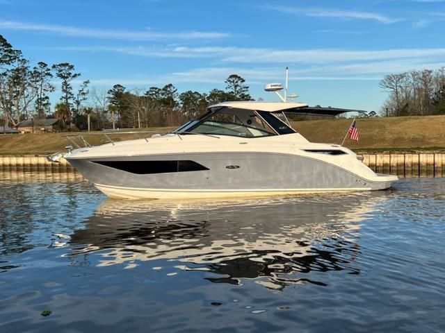 2022 Sea Ray 320 Sundancer