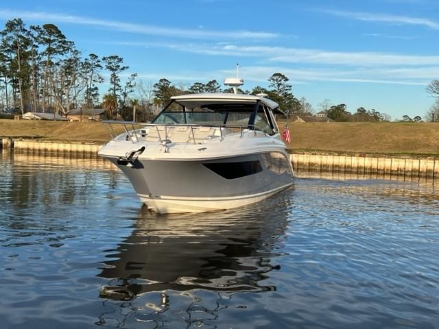 2022 Sea Ray 320 Sundancer