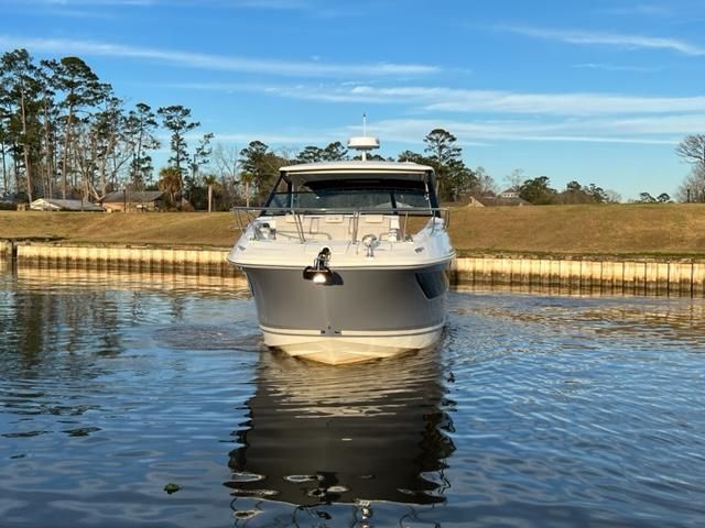 2022 Sea Ray 320 Sundancer