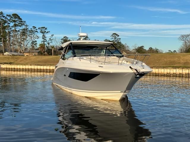 2022 Sea Ray 320 Sundancer