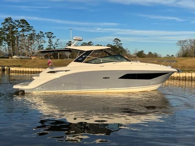 2022 Sea Ray 320 Sundancer