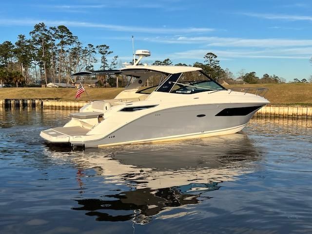 2022 Sea Ray 320 Sundancer