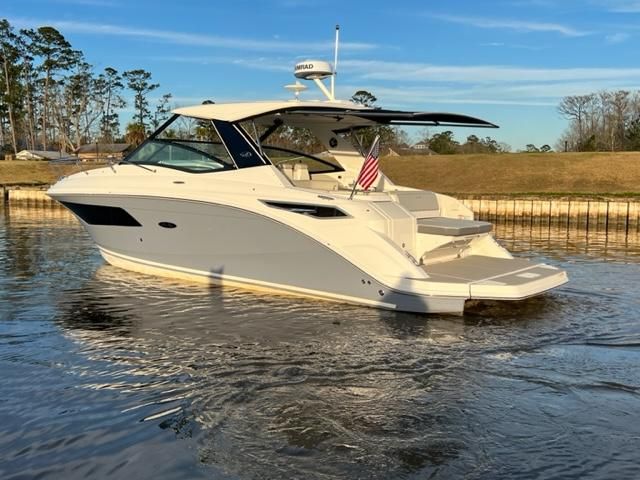 2022 Sea Ray 320 Sundancer