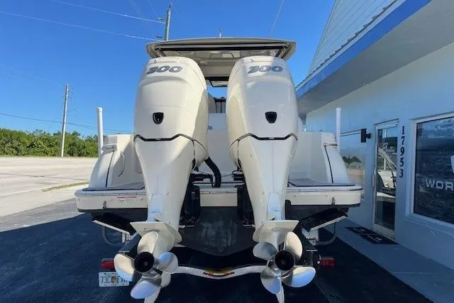  Yacht Photos Pics 2018 Chris-Craft Catalina 30 with dual 300 horsepower engines, parked outside a building.
