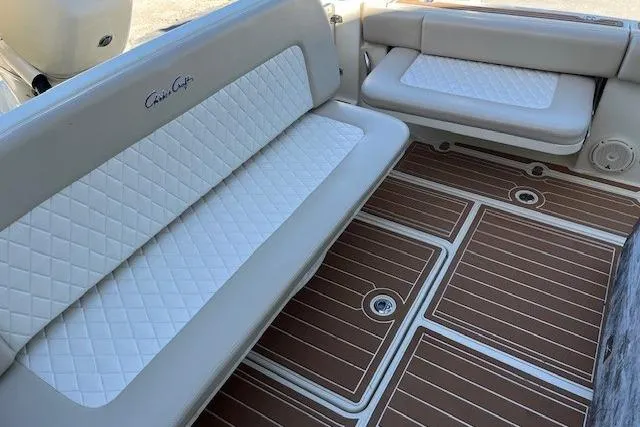  Yacht Photos Pics 2018 Chris-Craft Catalina 30 interior with cushioned seating and wood-patterned flooring.