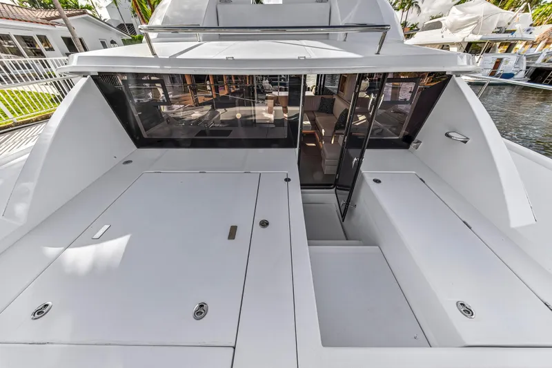  Yacht Photos Pics 2017 Leopard 43 Powercat deck with spacious seating and modern design.